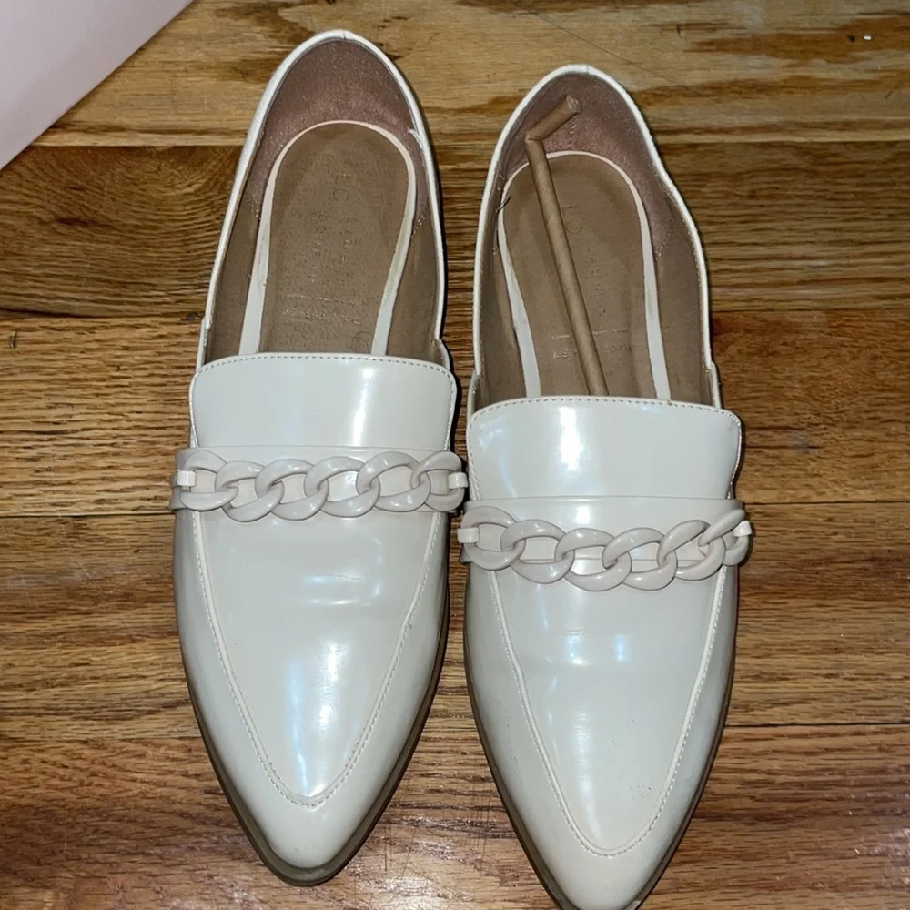 LC Lauren Conrad Cream Patent Leather Loafers with Chain Detail DEMII sz 11